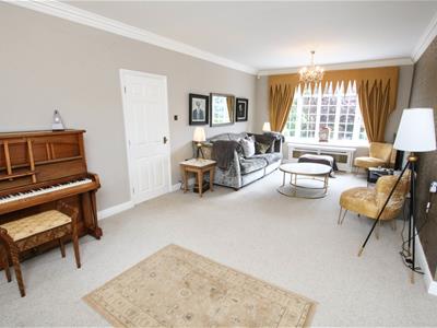 SITTING/LIVING ROOM